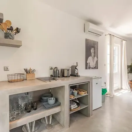 Beautiful, Sunny In Apartment *